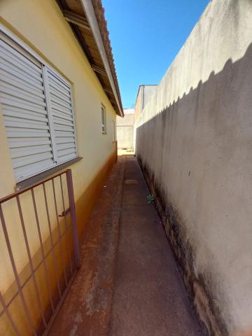 Alugar Casa / Padrão em Ribeirão Preto R$ 950,00 - Foto 13