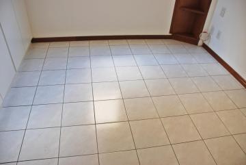 Alugar Apartamento / Padrão em Ribeirão Preto R$ 1.700,00 - Foto 4