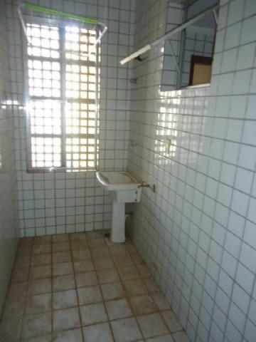 Alugar Apartamento / Padrão em Ribeirão Preto R$ 850,00 - Foto 4