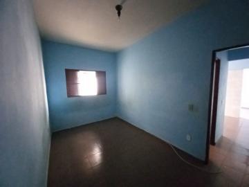 Alugar Casa / Padrão em Ribeirão Preto R$ 700,00 - Foto 1