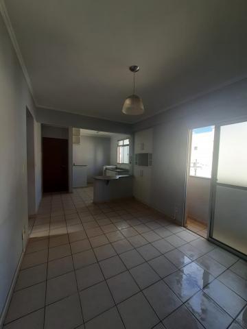 Alugar Apartamento / Padrão em Ribeirão Preto R$ 800,00 - Foto 2