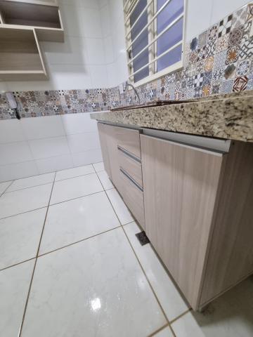 Alugar Apartamentos / Padrão em Ribeirão Preto R$ 1.000,00 - Foto 4