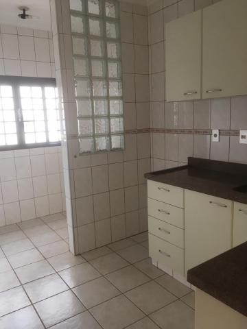 Alugar Apartamento / Padrão em Ribeirão Preto R$ 1.400,00 - Foto 2