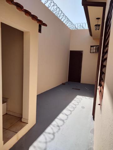 Alugar Casa / Padrão em Ribeirão Preto R$ 1.200,00 - Foto 16