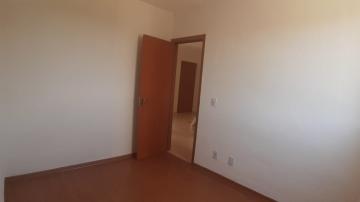 Alugar Apartamento / Padrão em Ribeirão Preto R$ 700,00 - Foto 2