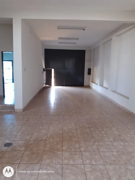 Comercial padrão / Casa comercial em Jardinópolis Alugar por R$2.800,00