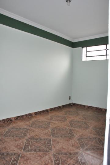 Alugar Casa / Padrão em Ribeirão Preto R$ 900,00 - Foto 2