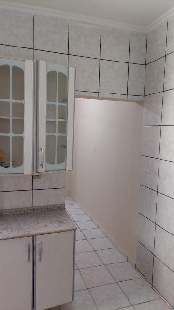 Alugar Casa / Padrão em Ribeirão Preto R$ 1.300,00 - Foto 4