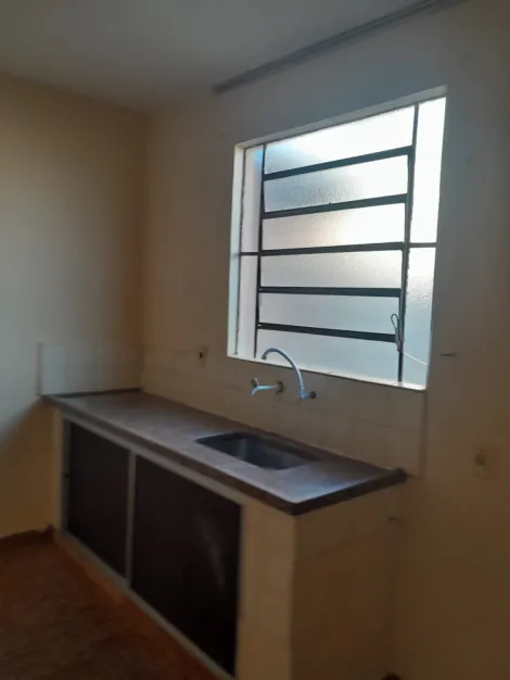 Alugar Casa / Padrão em Ribeirão Preto R$ 1.200,00 - Foto 9