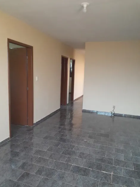 Alugar Casa / Padrão em Ribeirão Preto R$ 1.200,00 - Foto 2