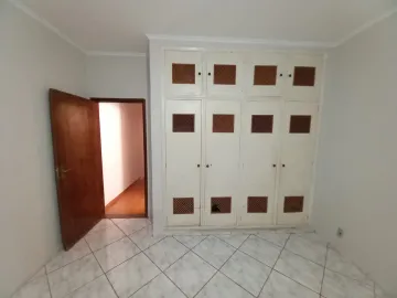 Casa / Padrão em Ribeirão Preto Alugar por R$1.400,00