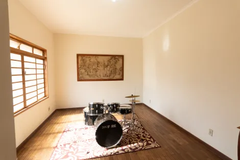 Alugar Casa / Padrão em Ribeirão Preto R$ 2.500,00 - Foto 3