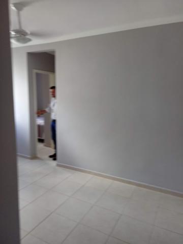 Alugar Apartamento / Padrão em Ribeirão Preto R$ 900,00 - Foto 2