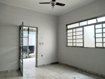 Alugar Casa / Padrão em Ribeirão Preto R$ 1.080,00 - Foto 4