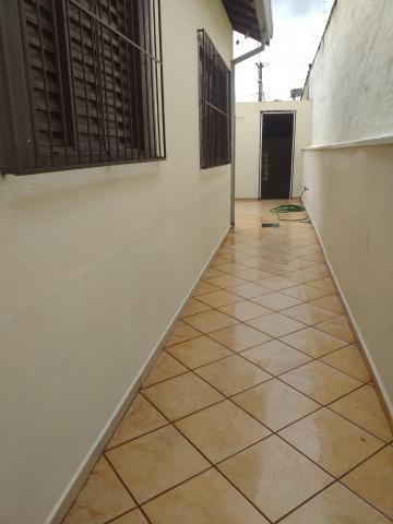 Alugar Casas / Padrão em Ribeirão Preto R$ 1.100,00 - Foto 14