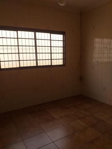 Alugar Casa / Padrão em Ribeirão Preto R$ 1.100,00 - Foto 2