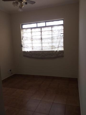 Alugar Casa / Padrão em Ribeirão Preto R$ 1.100,00 - Foto 3