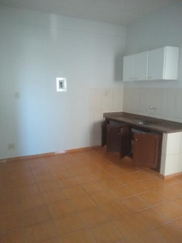 Alugar Apartamento / Padrão em Ribeirão Preto R$ 955,00 - Foto 2