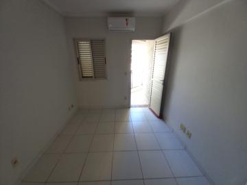 Alugar Apartamentos / Padrão em Ribeirão Preto R$ 1.500,00 - Foto 2