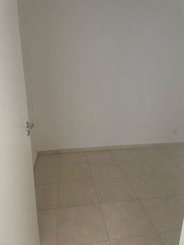 Alugar Apartamento / Padrão em Ribeirão Preto R$ 800,00 - Foto 2