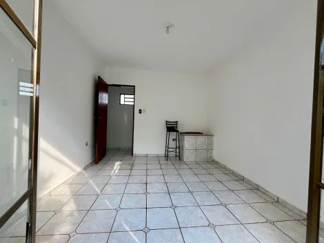 Alugar Casa / Padrão em Ribeirão Preto R$ 1.100,00 - Foto 12