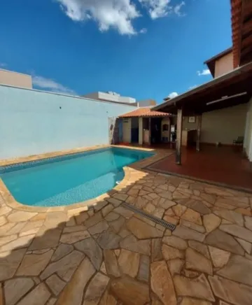 Casa condomínio / Padrão em Cravinhos , Comprar por R$675.000,00