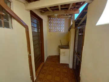 Alugar Casas / Padrão em Ribeirão Preto R$ 600,00 - Foto 13