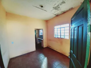 Alugar Casa / Padrão em Ribeirão Preto R$ 950,00 - Foto 1