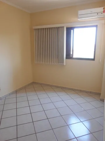 Alugar Apartamento / Padrão em Ribeirão Preto R$ 1.400,00 - Foto 2