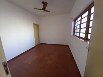 Alugar Casa / Padrão em Ribeirão Preto R$ 1.000,00 - Foto 2