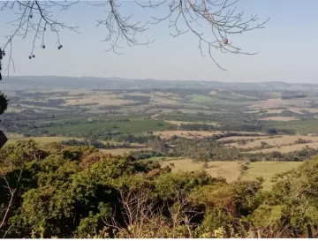 Comprar Terreno / Área em Cássia dos Coqueiros R$ 200.000,00 - Foto 1