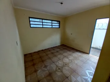 Alugar Casa / Padrão em Ribeirão Preto R$ 700,00 - Foto 1