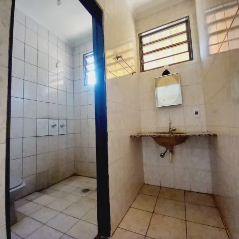 Alugar Casa / Padrão em Ribeirão Preto R$ 1.050,00 - Foto 8