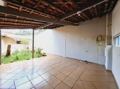 Casa / Padrão em Cravinhos Alugar por R$2.500,00