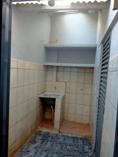 Alugar Casa / Padrão em Ribeirão Preto R$ 850,00 - Foto 3