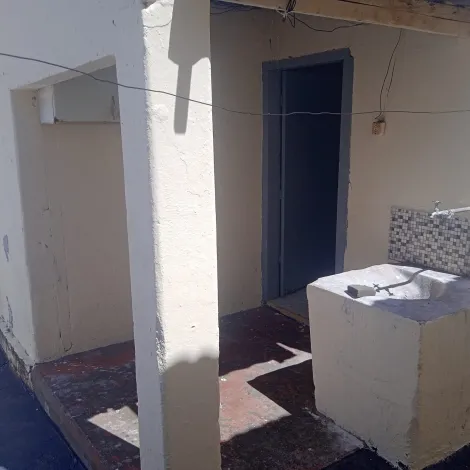 Alugar Casa / Padrão em Ribeirão Preto R$ 650,00 - Foto 9