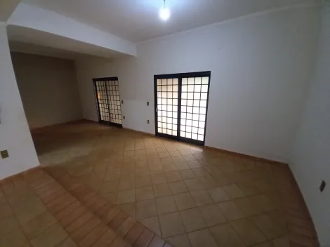 Casa / Padrão em Ribeirão Preto Alugar por R$2.000,00