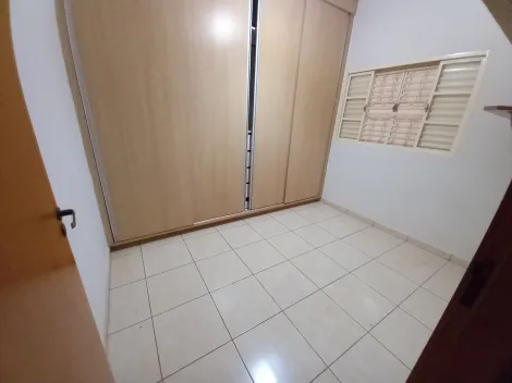 Alugar Casa / Padrão em Ribeirão Preto R$ 1.700,00 - Foto 4