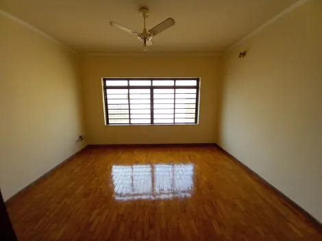 Alugar Casa / Padrão em Ribeirão Preto R$ 2.800,00 - Foto 3