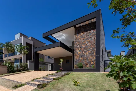 Casa condomínio / Padrão em Bonfim Paulista 