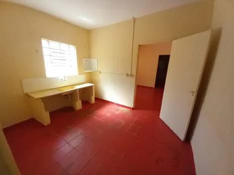 Alugar Casa / Padrão em Ribeirão Preto R$ 650,00 - Foto 5