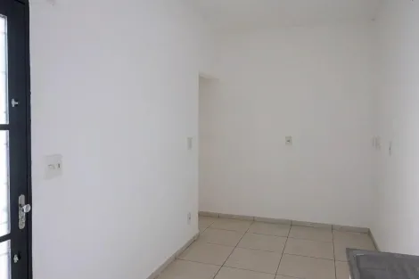 Casa / Padrão em Ribeirão Preto Alugar por R$650,00