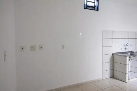 Alugar Casa / Padrão em Ribeirão Preto R$ 650,00 - Foto 3