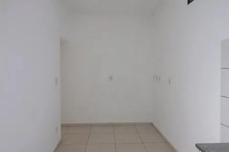 Alugar Casa / Padrão em Ribeirão Preto R$ 650,00 - Foto 4