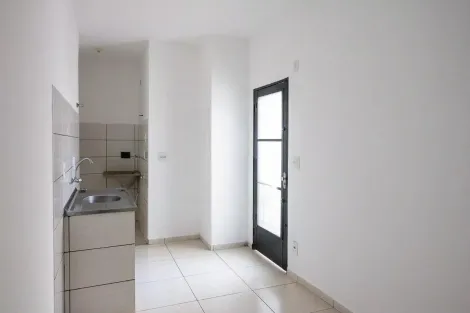 Alugar Casa / Padrão em Ribeirão Preto R$ 650,00 - Foto 5