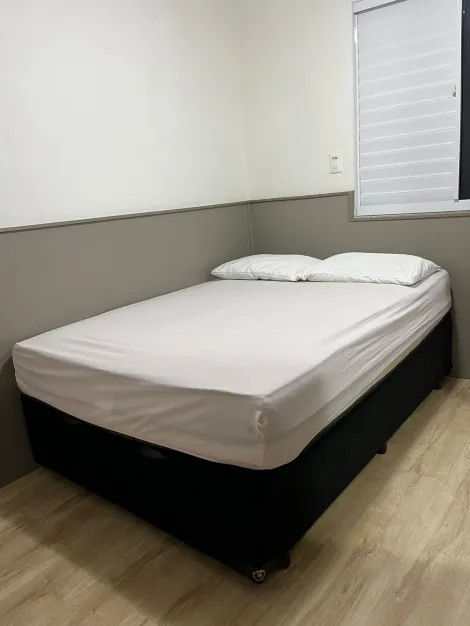 Alugar Apartamento / Padrão em Ribeirão Preto R$ 1.760,00 - Foto 5