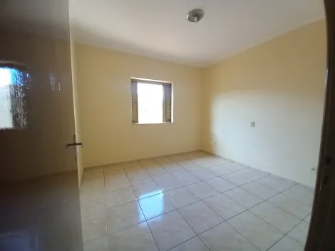 Alugar Casa / Padrão em Ribeirão Preto R$ 1.800,00 - Foto 3