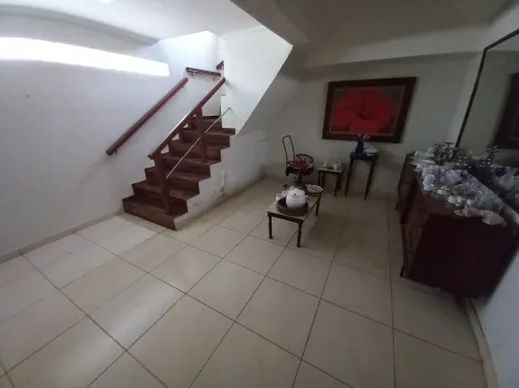 Casa / Padrão em Ribeirão Preto Alugar por R$2.500,00