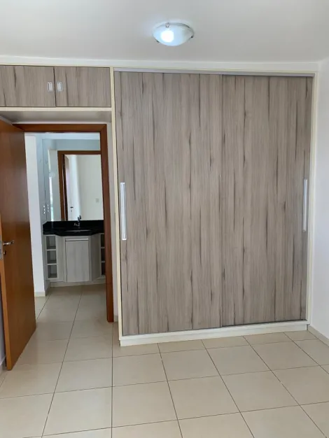 Alugar Apartamento / Padrão em Ribeirão Preto R$ 1.750,00 - Foto 3