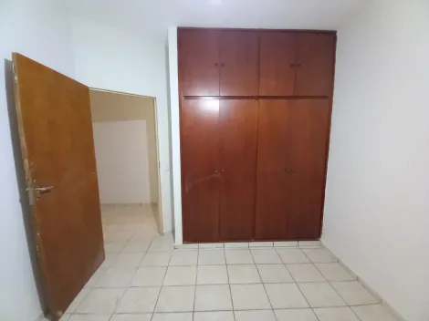 Alugar Casa / Padrão em Ribeirão Preto R$ 1.600,00 - Foto 8